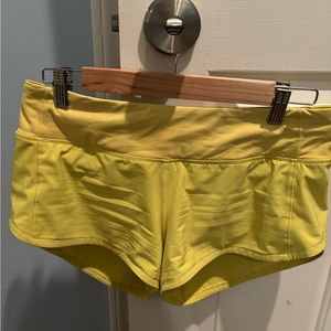 Lululemon hottie hot 2-1/2” shorts
